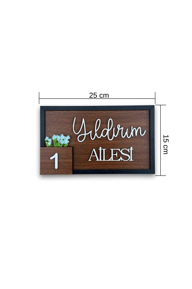 Kişiselleştirilebilir Ceviz Ahşap desenli MDF Kapı Süsü – Aile İsmi ve Kapı Numaralı Tabela