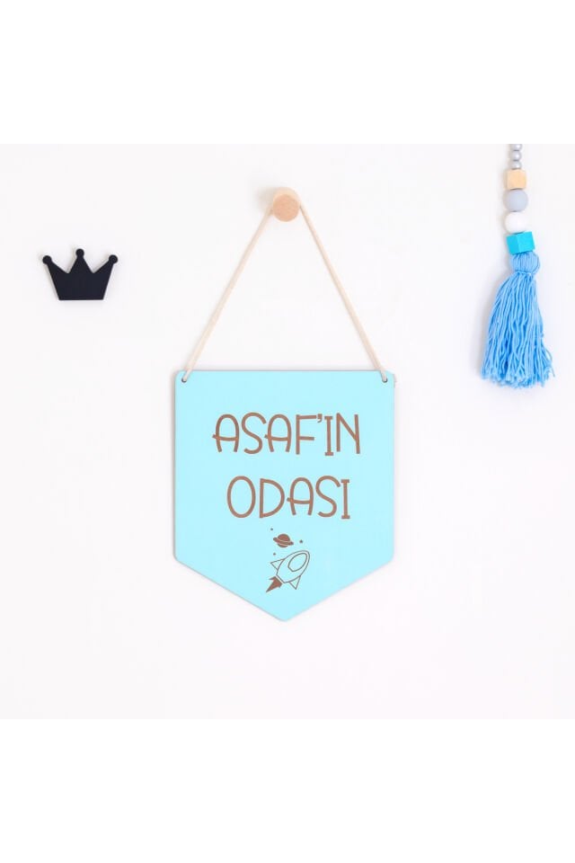 Kişiye Özel Ahşap Çocuk Odası Kapı Süsü – İsimli ve Temalı Oda Tabelası